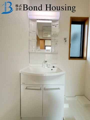 角地につき陽当り・通風良好　玉津町高津橋　築27年の独立洗面台