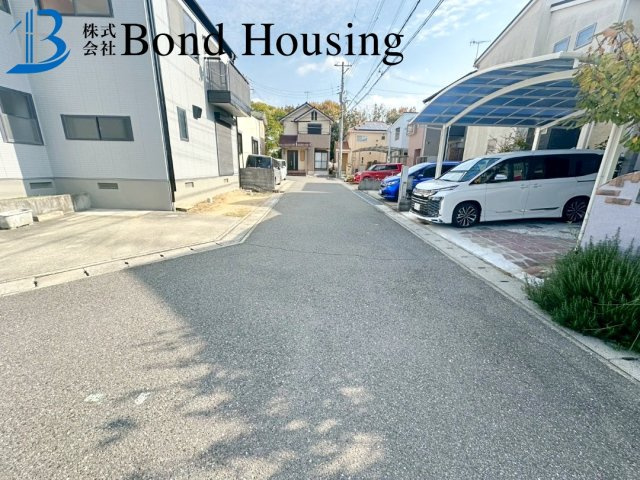 角地につき陽当り・通風良好　玉津町高津橋　築27年の前面道路含む現地写真