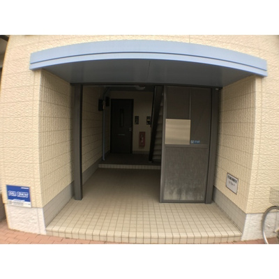 【エントランス】 | アークガーデン | 清潔なエントランスです