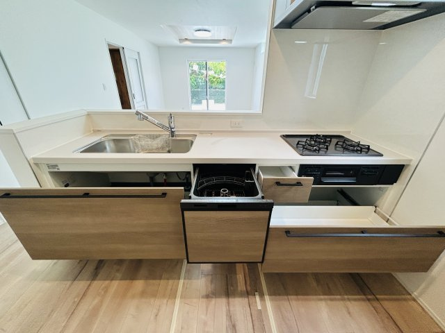八重瀬町東風平Ⅲ　2号棟のキッチン|※建築中の為、同社施工例となります。
※サンプル写真となります。