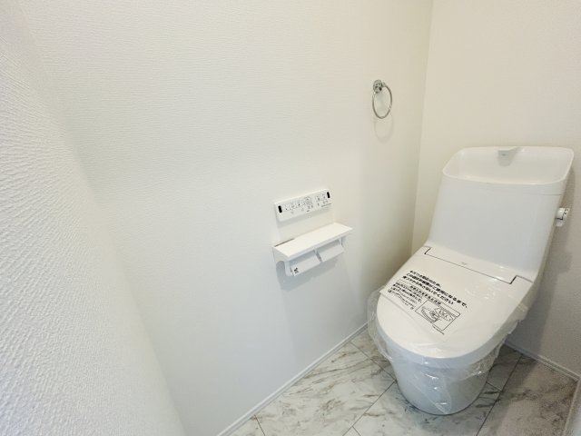 八重瀬町東風平Ⅲ　2号棟のトイレ|※建築中の為、同社施工例となります。
※サンプル写真となります。