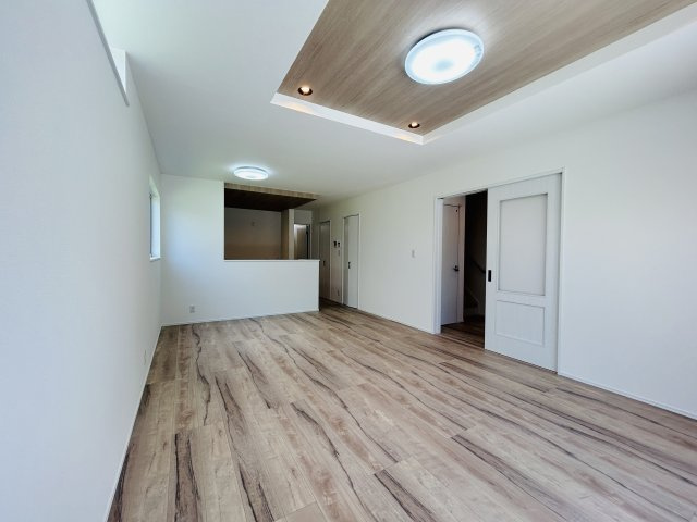 八重瀬町東風平Ⅲ　2号棟の居間・リビング|※建築中の為、同社施工例となります。
※サンプル写真となります。