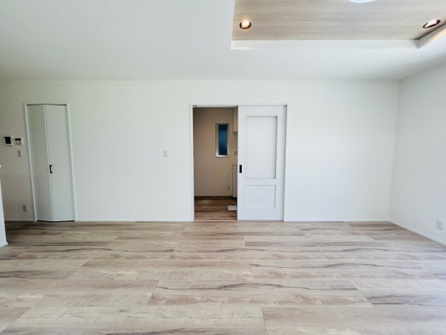 八重瀬町東風平Ⅲ　2号棟の居間・リビング|※建築中の為、同社施工例となります。
※サンプル写真となります。