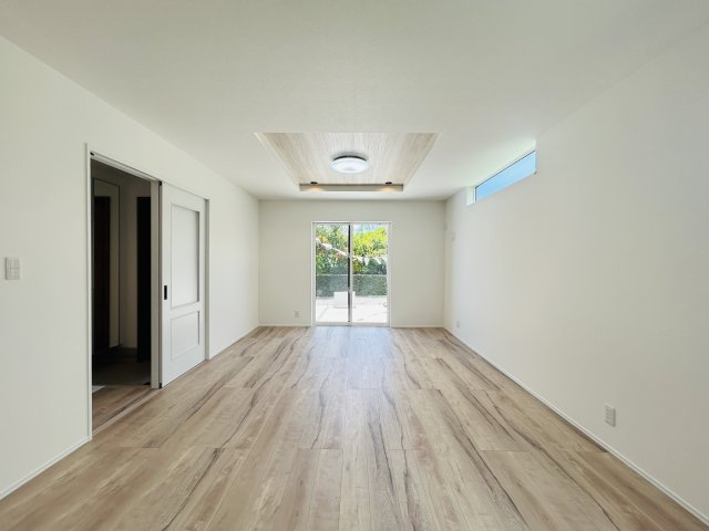 八重瀬町東風平Ⅲ　2号棟の居間・リビング|※建築中の為、同社施工例となります。
※サンプル写真となります。