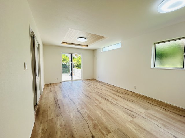 八重瀬町東風平Ⅲ　2号棟の居間・リビング|※建築中の為、同社施工例となります。
※サンプル写真となります。