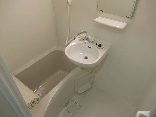 シャンテ四ツ木の浴室