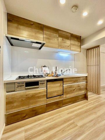 コスモ一之江のキッチン|ワイドで収納豊富なシステムキッチン