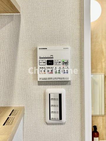 コスモ一之江の冷暖房・空調設備|【浴室乾燥機】暖房・冷風・換気・乾燥が可能です。毎日を快適に過ごせるうれしい機能が揃っています。雨の日の洗濯物も安心です。