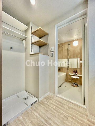 コスモ一之江のランドリースペース|【ランドリースペース】担当者がスケールを持ち歩いておりますので、ご見学時には現在お使いの洗濯機などがきちんと収まるかなどもチェックして下さい。見学前に測っておくと非常に便利だと思います。