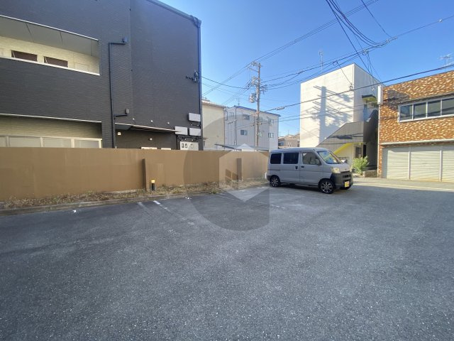 アルム久宝寺の駐車場