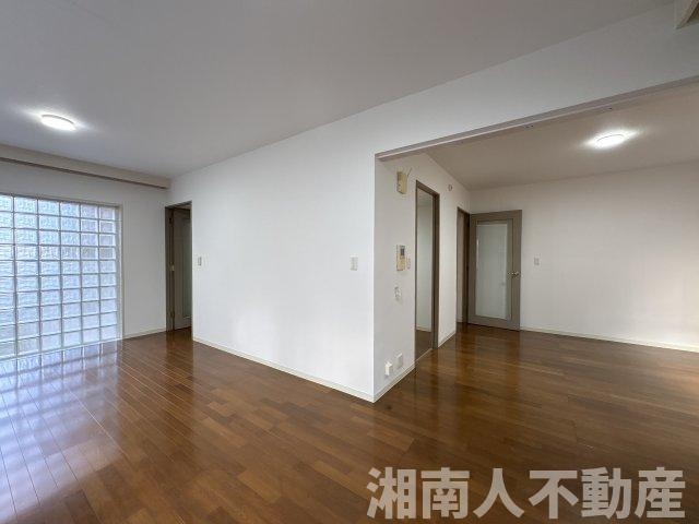 茅ヶ崎緑が浜シティハウスの居間・リビング|こちらのリビングで趣味の時間をお楽しみください