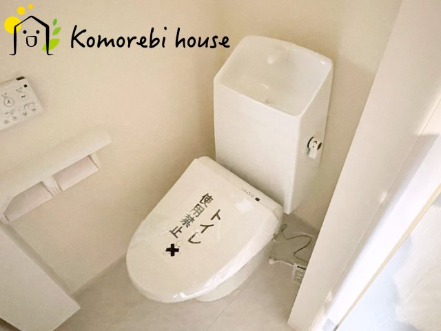 さいたま市北区植竹町1丁目　新築一戸建て　リーブルガーデン　02のトイレ|落ち着いた色調のトイレです