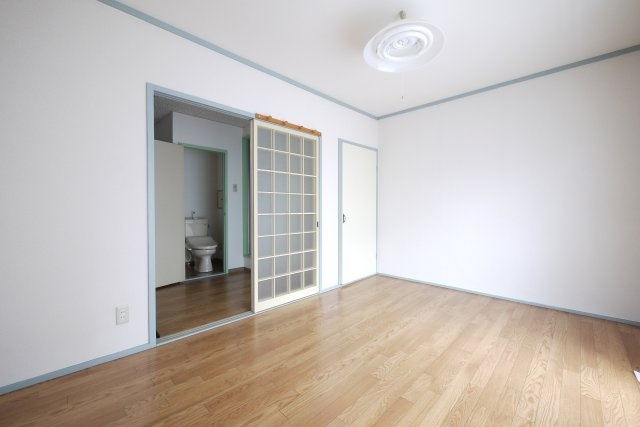 ロイヤル神田の洋室|※写真は別の部屋のものです。