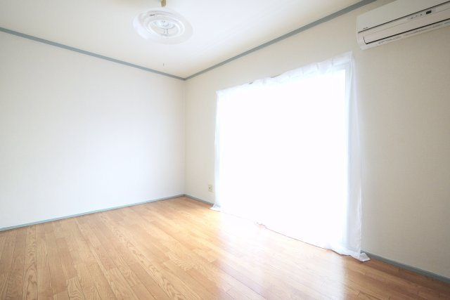 ロイヤル神田の洋室|※写真は別の部屋のものです。