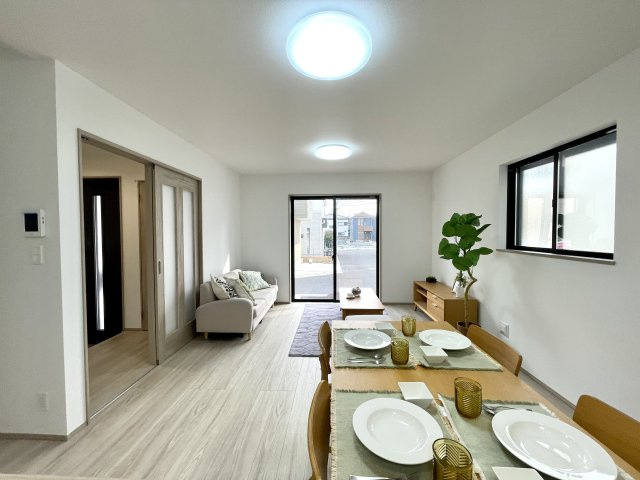 練馬区大泉町1丁目　土地30坪超　ZEH水準住宅　全2棟の居間・リビング|A号棟