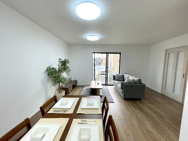 練馬区大泉町1丁目　土地30坪超　ZEH水準住宅　全2棟の居間・リビング|B号棟