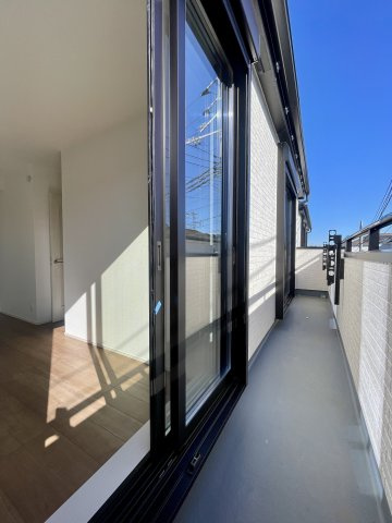 練馬区大泉町1丁目　土地30坪超　ZEH水準住宅　全2棟のバルコニー|A号棟