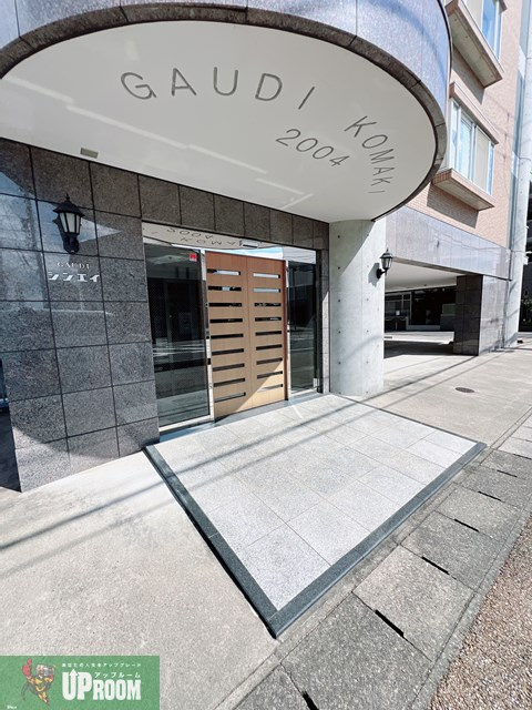 GAUDIシンエイのエントランス