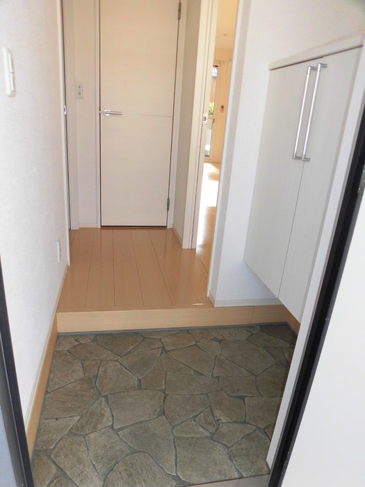 リバーセント　Ａ棟の玄関