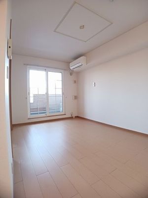 【居間・リビング】 | ヴィーダフェリスⅥ | ゆったり過ごせる居間です