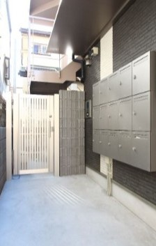 アクティ氷川台のエントランス