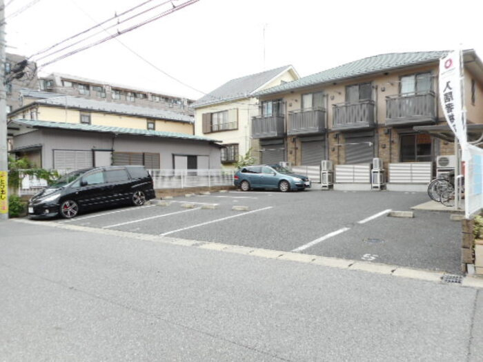 サンモールの駐車場