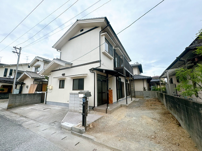 岡山市南区芳泉4丁目中古住宅の外観