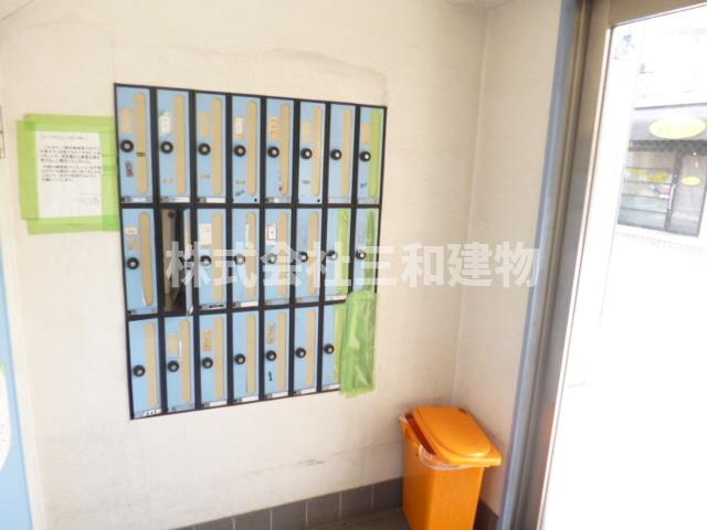 コーポ市川のエントランス|集合ポスト