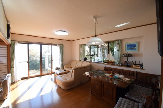 【居間・リビング】 | 大林熱川別荘地　戸建