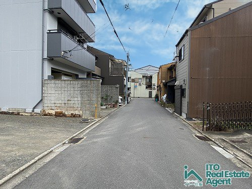 上・利生町 建築条件付土地 2号地の前面道路含む現地写真