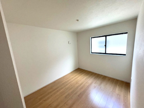 【洋室】 | Terrechez堺市堺区寺地町西1期　2号棟 | 洋室5.5帖。ベッドやデスクなど、お好きなインテリアを揃え、お好みのお部屋作りをお楽しみいただけます！