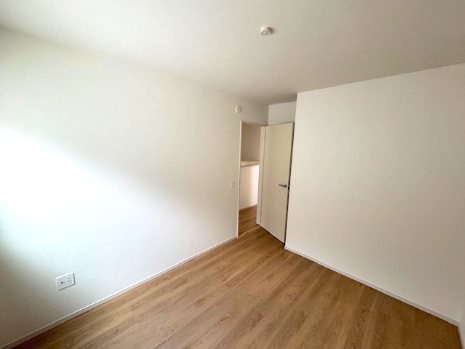 【洋室】 | Terrechez堺市堺区寺地町西1期　2号棟 | 洋室5.5帖。家具配置のしやすいシンプルで使いやすいお部屋です！ぜひ一度、現地をご覧ください。