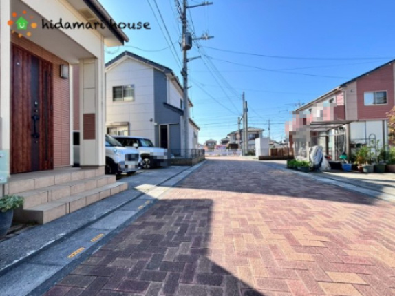 北本市東間5丁目　中古戸建の前面道路含む現地写真