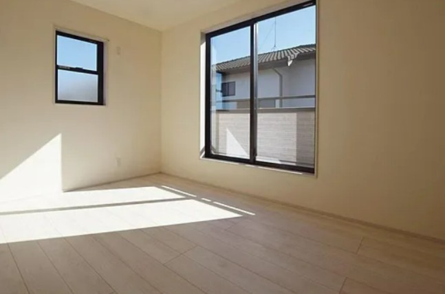 【新築】鶴ヶ島市藤金新築分譲住宅 2号棟の洋室|2F 7.2帖洋室です！主寝室にいかがでしょうか！