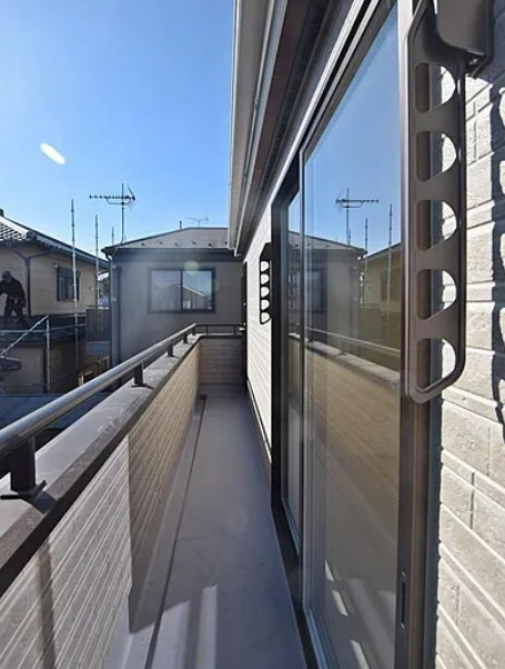 【新築】鶴ヶ島市藤金新築分譲住宅 2号棟のバルコニー|陽当り良好なバルコニーです！