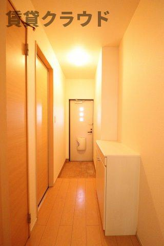 フェリーチェ　トレの玄関|毎日通る玄関が明るいとうれしいですね！