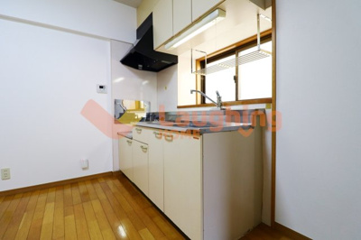 【キッチン】 | メゾン小林 | コンパクトなキッチンで掃除もラクラク※同タイプのお部屋になります。