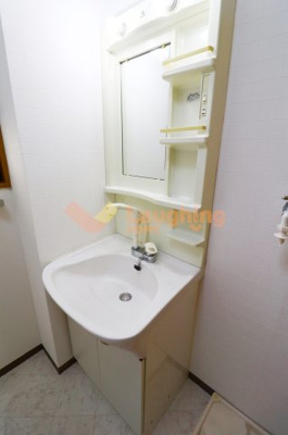 【洗面所】 | メゾン小林 | 忙しい朝には欠かせない洗面所です※同タイプのお部屋になります。