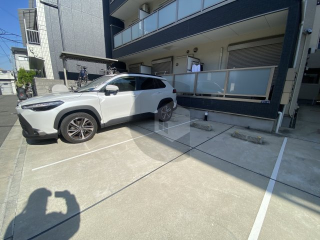 ルミエール長瀬2の駐車場