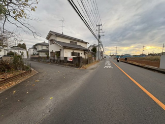 【前面道路含む現地写真】