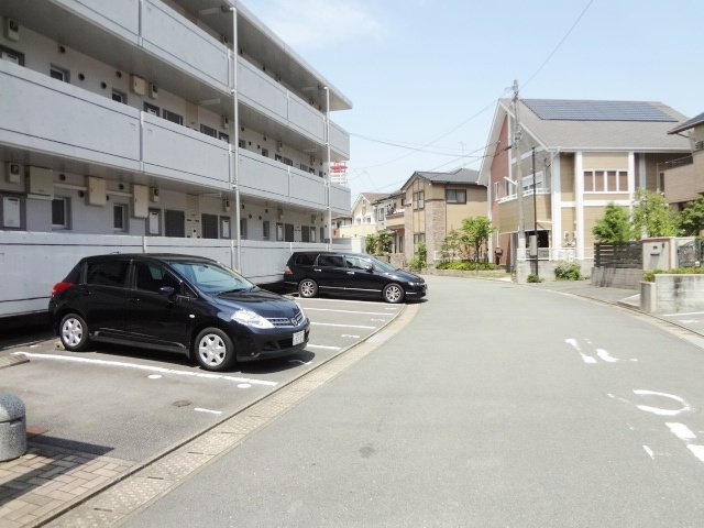 メープルコートⅠの駐車場|駐車場完備です