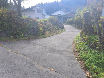 渋川市赤城町深山 中古住宅のその他|進入道路