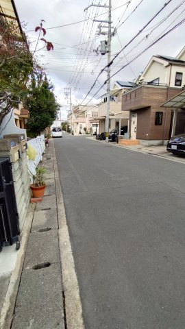 東大阪市加納3丁目　中古戸建の前面道路含む現地写真