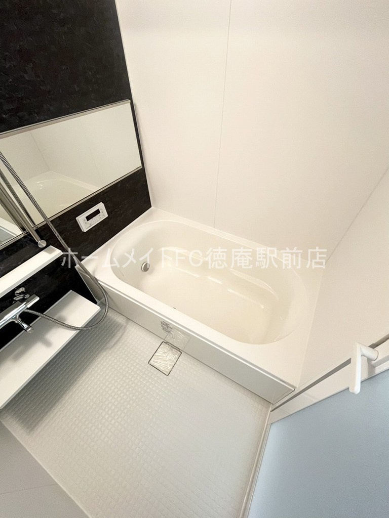 東大阪市中鴻池町２丁目のアパートの浴室