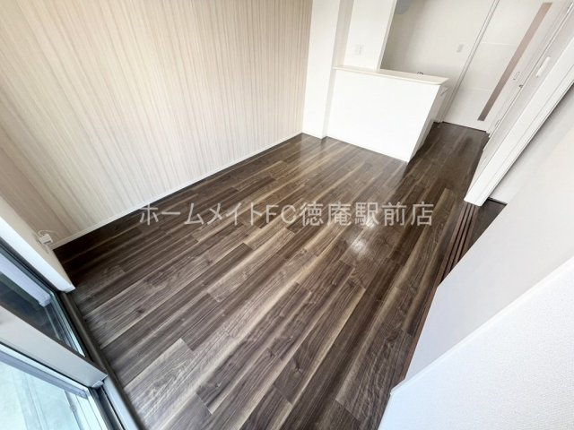 東大阪市中鴻池町２丁目のアパートの居間・リビング