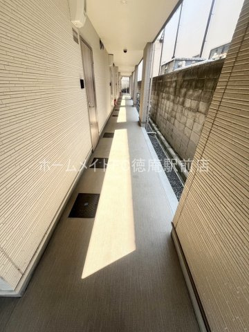 東大阪市中鴻池町２丁目のアパートのエントランス