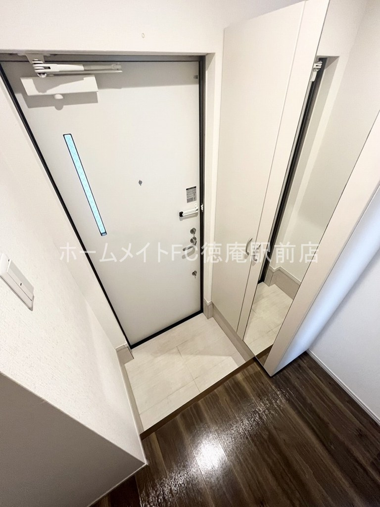 東大阪市中鴻池町２丁目のアパートの玄関