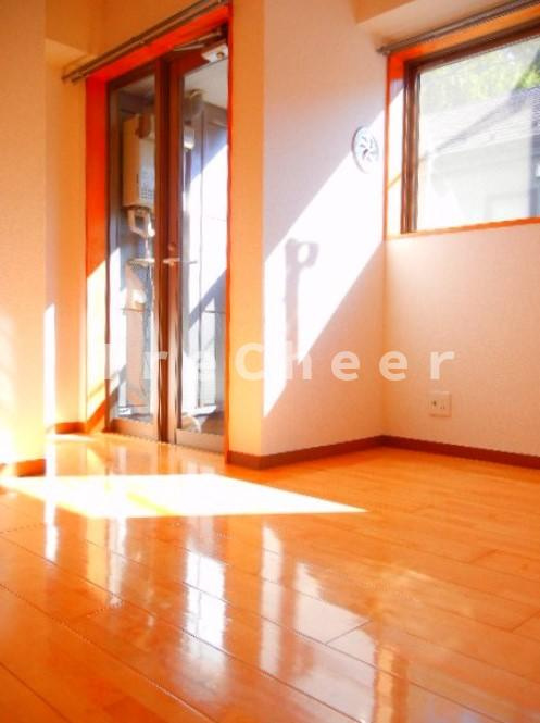 ウエシーコート向丘の居間・リビング