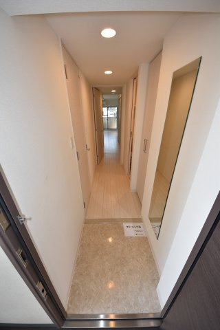 ラ・フォルム本町WESTの玄関