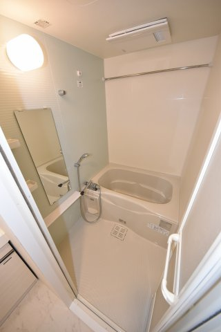 ラ・フォルム本町WESTの浴室